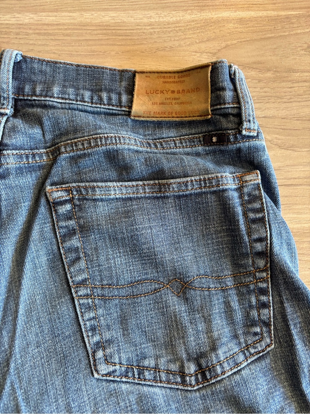 Lucky Brand Men's Light Blue Straight Jeans with Stitched Back Pocket